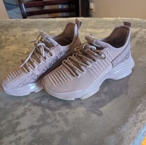 Women's Steve Madden size 7 athletic shoe